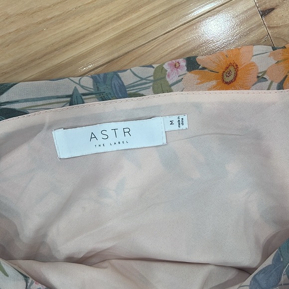 ASTR the Label floral one shouldered puff sleeve dress - like new! - Picture 3 of 3
